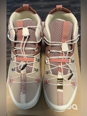 On Cloud women’s 9.5 cloudtrax - new in box